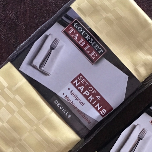 NEW IN PACKAGE Cloth Table Napkins - 2 sets of 4 - Picture 4 of 5